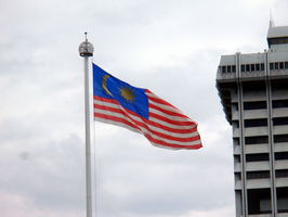 Australska vlajka to není, takže asi fakt budeme v Malaysii:-) | Malaysia - Kuala Lumpur I. - 27.7.-28.7.2010